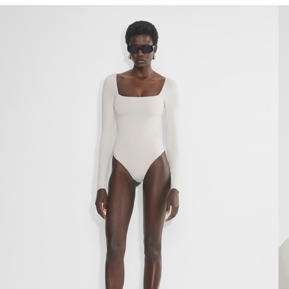 Aritzia Original Contour Squareneck Bodysuit sz S light grey - Picture 4 of 5